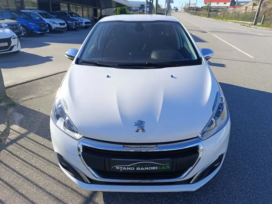 Peugeot 208 2017 - 11500 EUR, 81000 km - AUTO.MOTO.pt - 81000km - foto 6 de 24