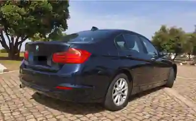 BMW 316 2013 - 11490 EUR, 142500 km - foto 4 de 8