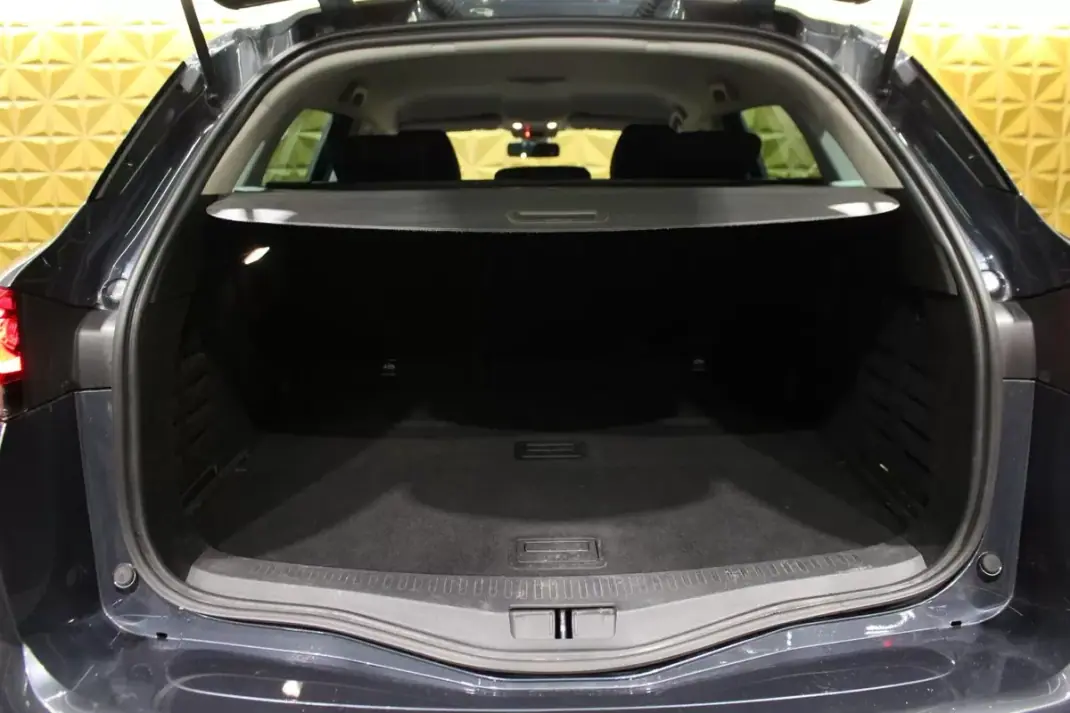 Renault Mégane Sport Tourer 2022 - 16250 EUR, 167000 km - AUTO.MOTO.pt - 167000km - foto 23 de 32