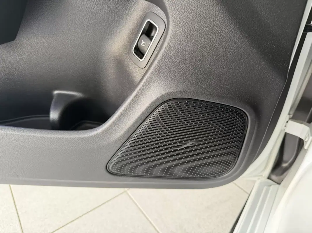 Mercedes-Benz CLA 180 2019 - 32000 EUR, 172639 km - AUTO.MOTO.pt - 172639km - foto 16 de 32