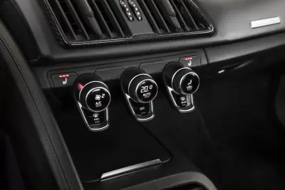 Audi R8 Spyder 2019 - 170000 EUR, 31543 km - AUTO.MOTO.pt - 31543km - foto 19 de 23