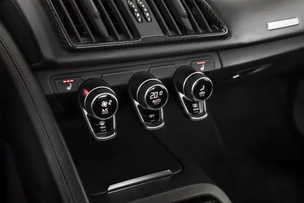Audi R8 Spyder 2019 - 170000 EUR, 31543 km - AUTO.MOTO.pt - 31543km - foto 19 de 23