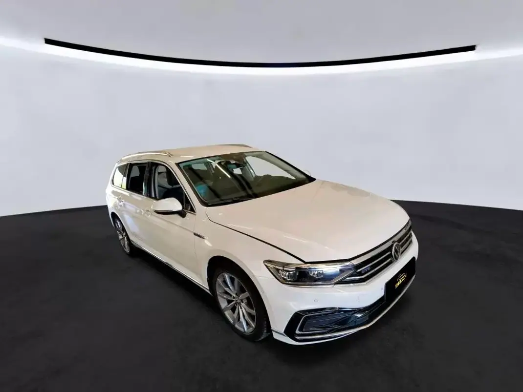 Volkswagen Passat Variant 2021 - 25750 EUR, 69386 km - 69386km - foto 2 de 9