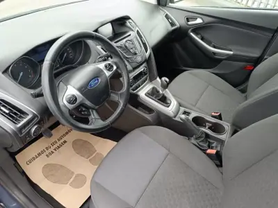 Ford Focus 2014 - 9900 EUR, 168000 km - AUTO.MOTO.pt - 168000km - foto 15 de 21