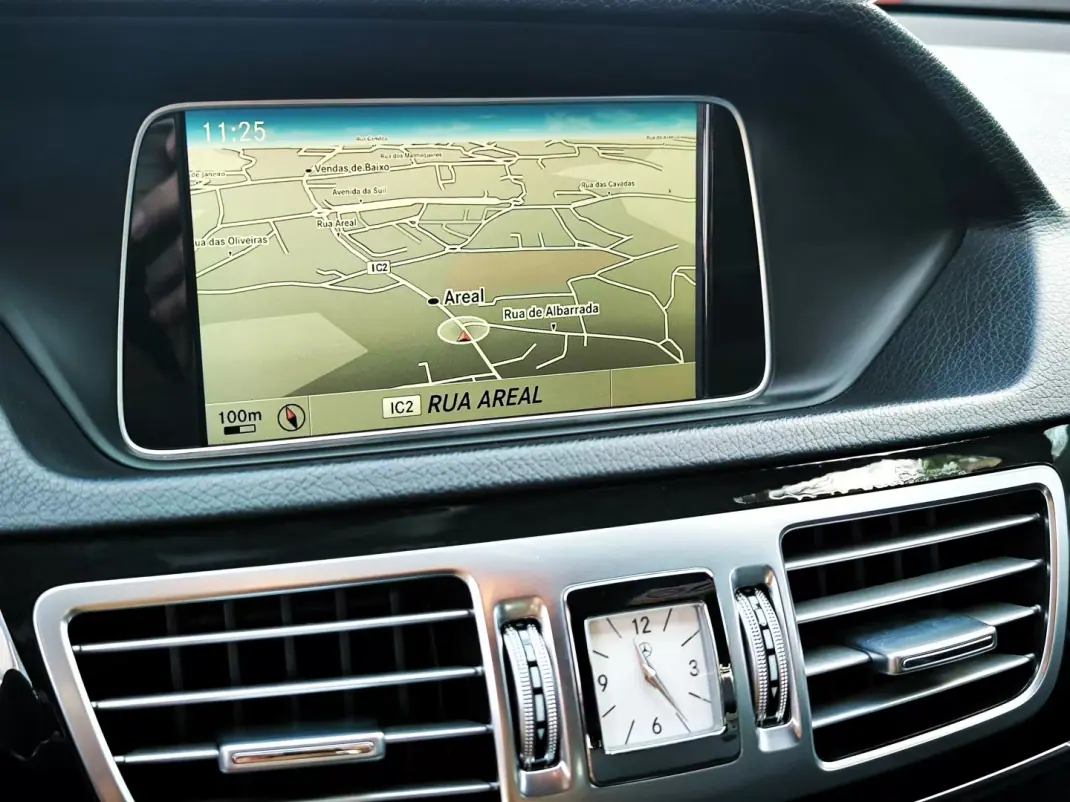 Mercedes-Benz E 250 2013 - 12950 EUR, 369000 km - AUTO.MOTO.pt - 369000km - foto 28 de 41