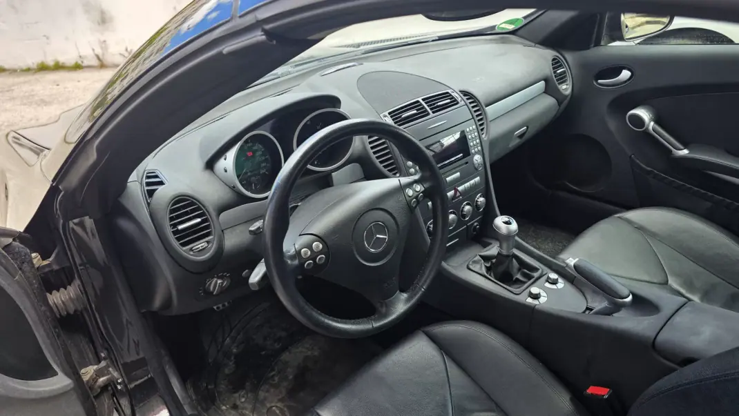 Mercedes-Benz SLK 200 2004 - 15990 EUR, 174000 km - AUTO.MOTO.pt - 174000km - foto 4 de 5
