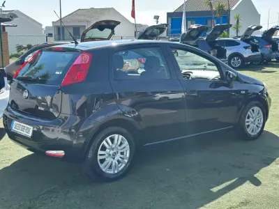 Fiat Punto 2018 - 10990 EUR, 83900 km - AUTO.MOTO.pt - 83900km - foto 5 de 20