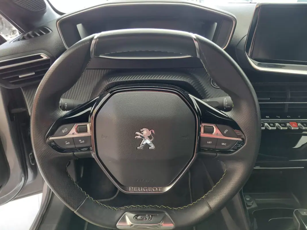 Peugeot e-208 2022 - 17900 EUR, 79000 km - AUTO.MOTO.pt - 79000km - foto 14 de 24
