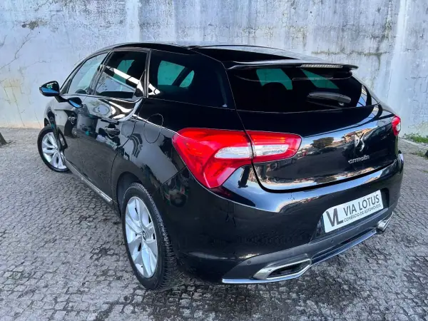 DS DS5 2013 - 13500 EUR, 174000 km - AUTO.MOTO.pt - 174000km - foto 2 de 8