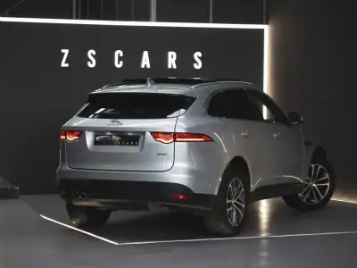 Jaguar F-Pace 2017 - 23990 EUR, 91000 km - AUTO.MOTO.pt - 91000km - foto 5 de 21