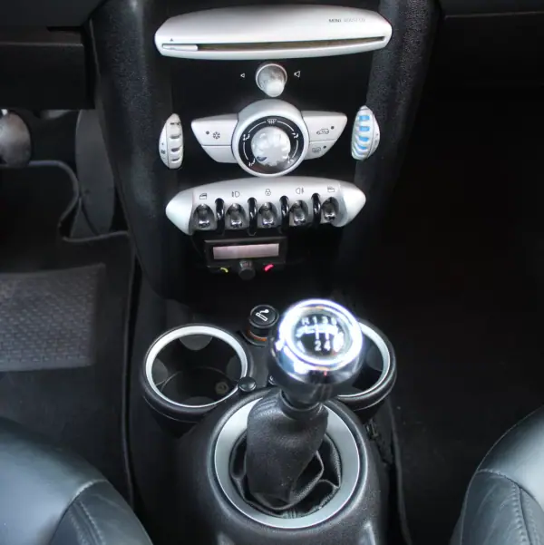 MINI Cooper 2010 - 8350 EUR, 246500 km - 246500km - foto 8 de 22