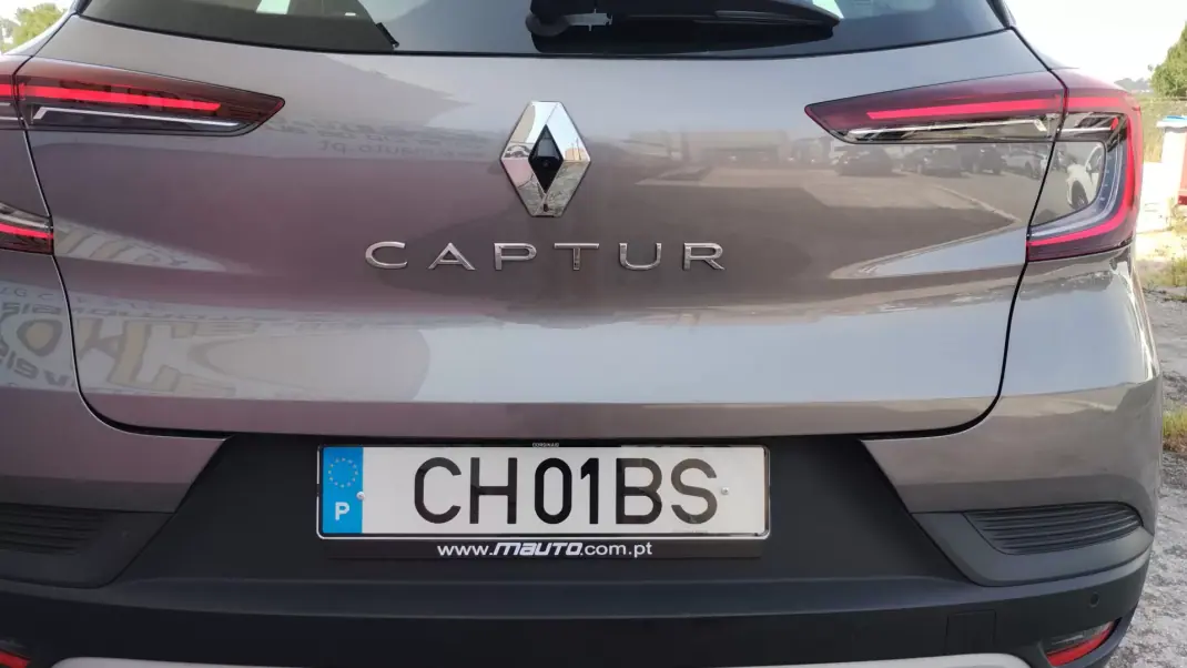 Renault Captur 2022 - 15950 EUR, 77000 km - AUTO.MOTO.pt - 77000km - foto 15 de 42
