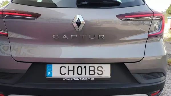 Renault Captur 2022 - 15950 EUR, 77000 km - AUTO.MOTO.pt - 77000km - foto 15 de 42