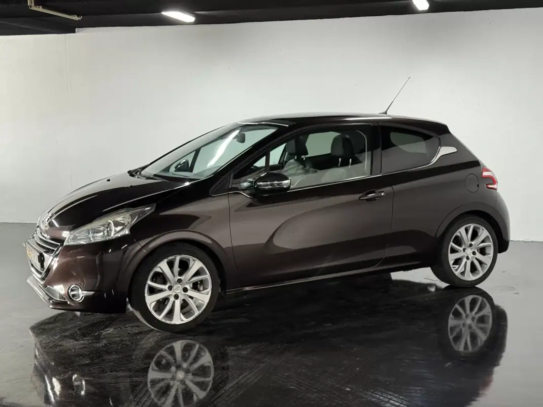 Peugeot 208 2012 - 6500 EUR, 236500 km - AUTO.MOTO.pt - 236500km - foto 4 de 21