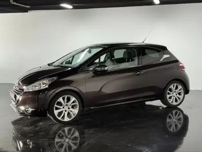 Peugeot 208 2012 - 6500 EUR, 236500 km - AUTO.MOTO.pt - 236500km - foto 4 de 21