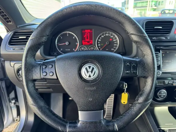 Volkswagen Scirocco 2010 - 9950 EUR, 301000 km - AUTO.MOTO.pt - 301000km - foto 10 de 16