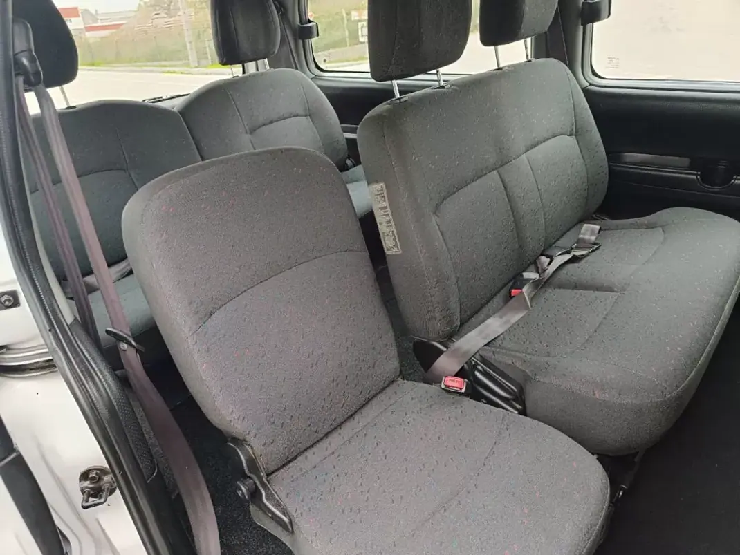 Hyundai H-1 2004 - 7500 EUR, 160000 km - AUTO.MOTO.pt - 160000km - foto 9 de 13
