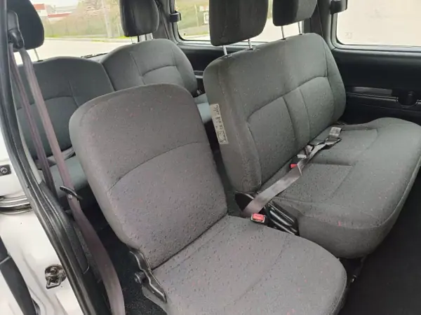 Hyundai H-1 2004 - 7500 EUR, 160000 km - AUTO.MOTO.pt - 160000km - foto 9 de 13