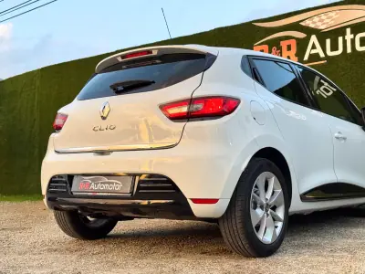 Renault Clio 2018 - 12500 EUR, 138000 km - AUTO.MOTO.pt - 138000km - foto 9 de 26
