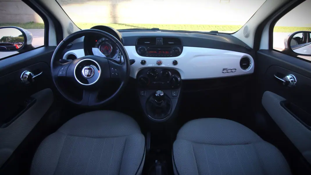 Fiat 500 2013 - 7500 EUR, 171000 km - AUTO.MOTO.pt - 171000km - foto 9 de 26
