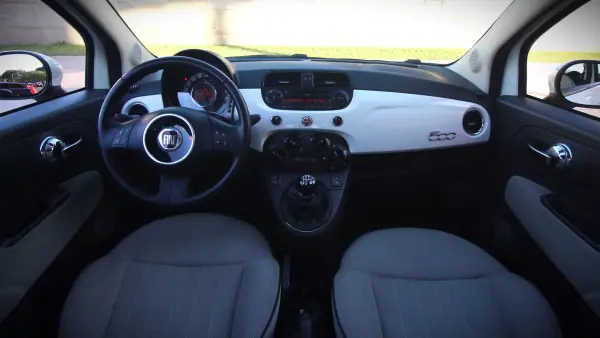 Fiat 500 2013 - 7500 EUR, 171000 km - AUTO.MOTO.pt - 171000km - foto 9 de 26