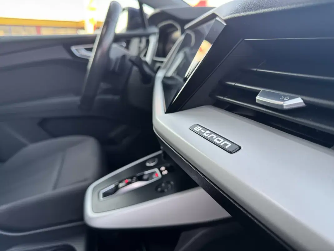 Audi Q4 e-tron 2021 - 29900 EUR, 79000 km - 79000km - foto 39 de 46