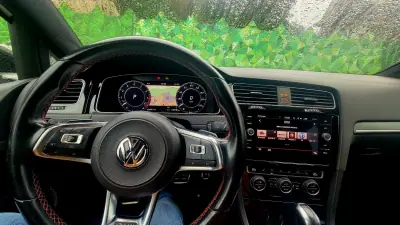 Volkswagen Golf 2017 - 22990 EUR, 113000 km - AUTO.MOTO.pt - 113000km - foto 11 de 15