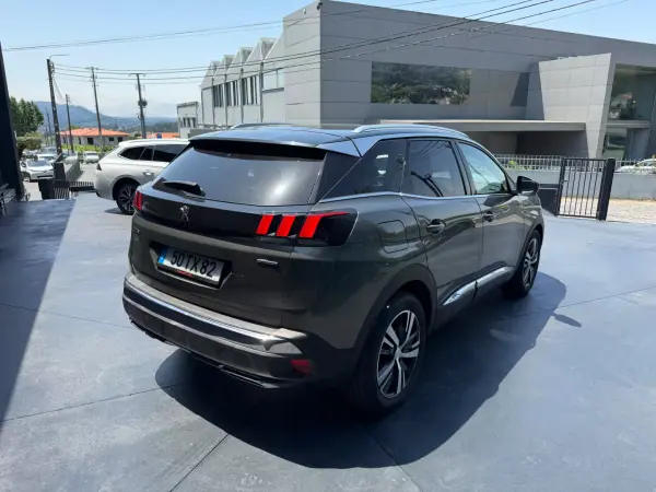 Peugeot 3008 2017 - 16500 EUR, 162000 km - AUTO.MOTO.pt - 162000km - foto 4 de 12