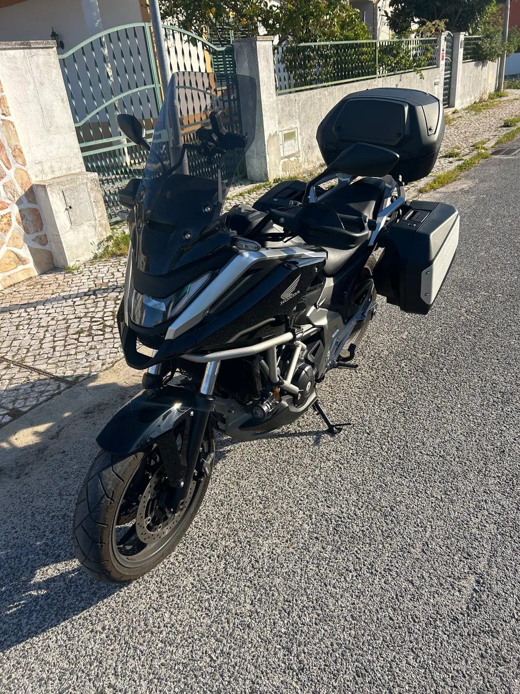 Honda NC750X DCT 2025 - 8900 EUR, 10600 km - AUTO.MOTO.pt - 10600km - foto 1 de 5