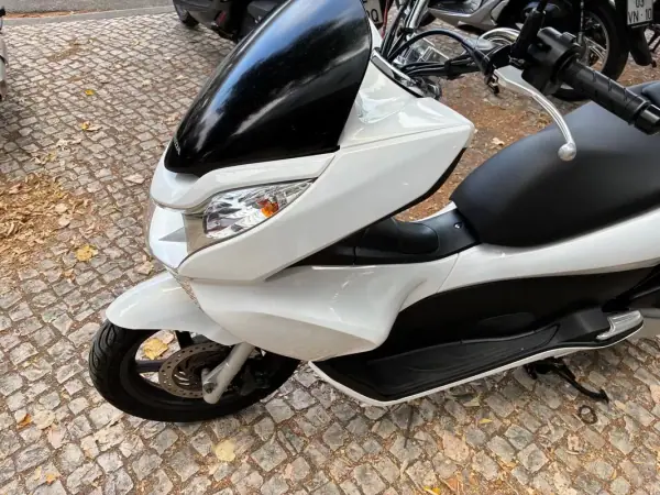 Honda PCX 125 2012 - 1900 EUR, 64269 km - AUTO.MOTO.pt - 64269km - foto 5 de 12