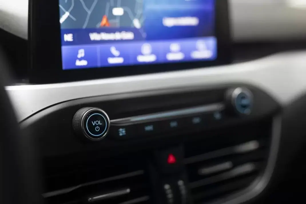 Ford Focus 2021 - 13850 EUR, 196506 km - AUTO.MOTO.pt - 196506km - foto 19 de 42