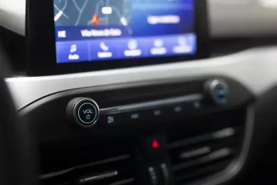 Ford Focus 2021 - 13850 EUR, 196506 km - AUTO.MOTO.pt - 196506km - foto 19 de 42