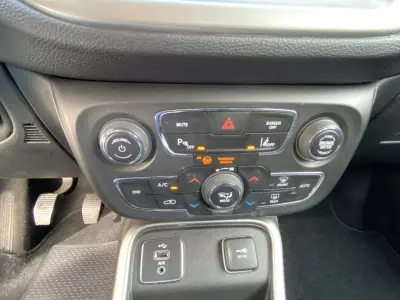 Jeep Compass 2017 - 16500 EUR, 93763 km - AUTO.MOTO.pt - 93763km - foto 11 de 14