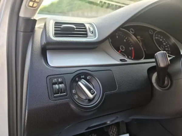 Volkswagen Passat Variant 2014 - 10750 EUR, 222000 km - AUTO.MOTO.pt - 222000km - foto 9 de 26