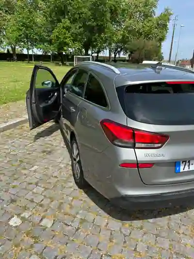 Hyundai i30 SW 2019 - 10799 EUR, 320000 km - AUTO.MOTO.pt - 320000km - foto 9 de 12