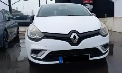 Renault Clio 2017 - 13500 EUR, 140820 km - AUTO.MOTO.pt - 140820km - foto 15 de 15