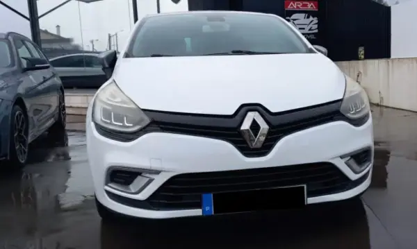 Renault Clio 2017 - 13500 EUR, 140820 km - AUTO.MOTO.pt - 140820km - foto 15 de 15