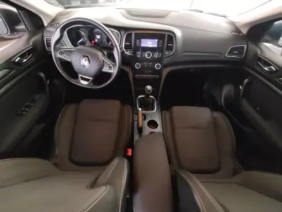 Renault Mégane 2019 - 13490 EUR, 113000 km - AUTO.MOTO.pt - 113000km - foto 9 de 9