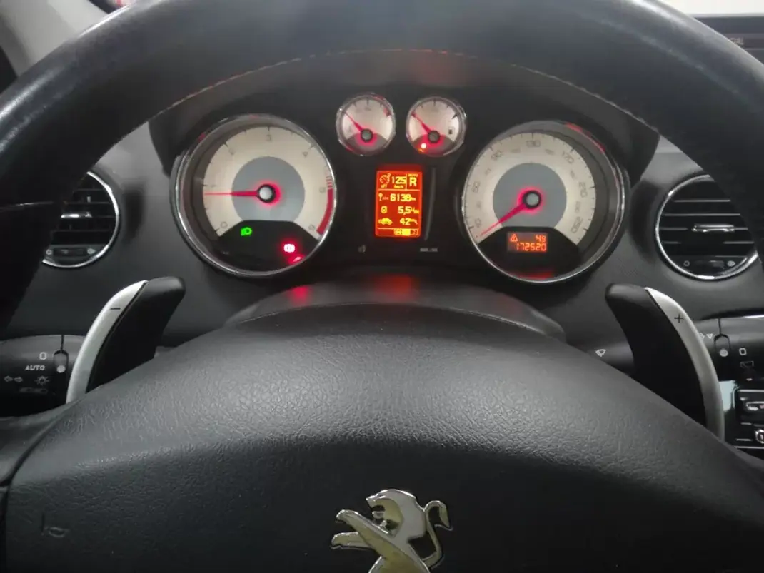 Peugeot 308 2012 - 7250 EUR, 172520 km - AUTO.MOTO.pt - 172520km - foto 49 de 50