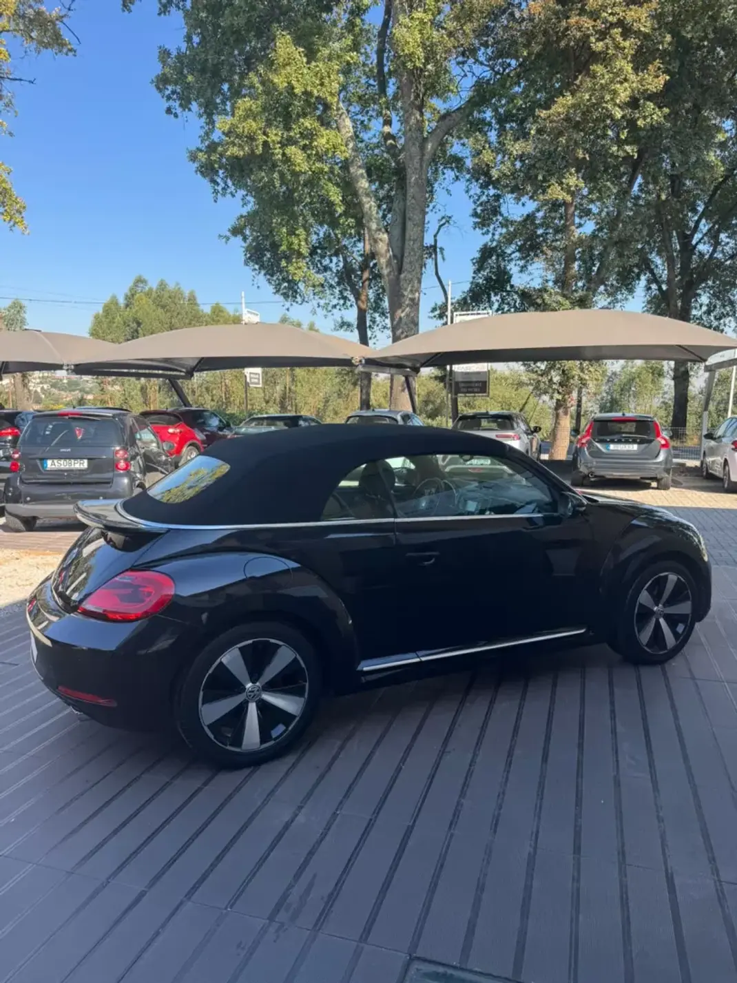 Volkswagen New Beetle Cabriolet 2014 - 27500 EUR, 99600 km - 99600km - foto 3 de 11
