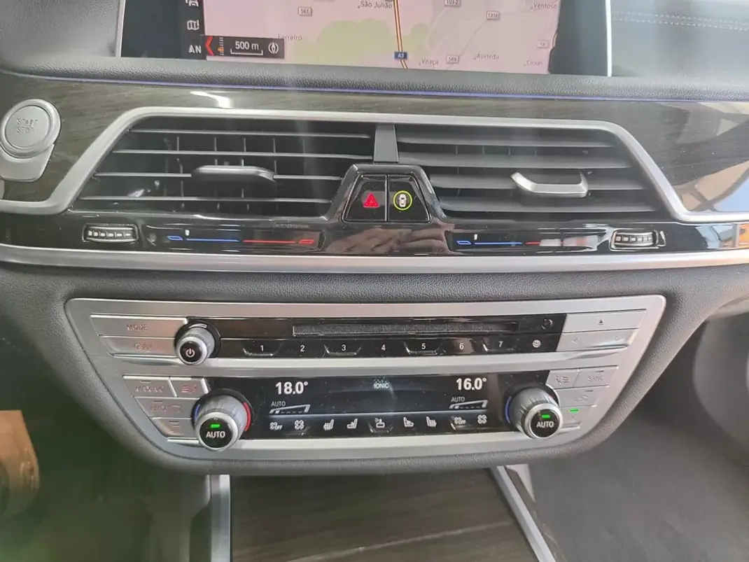 BMW 740 2018 - 29950 EUR, 249000 km - AUTO.MOTO.pt - 249000km - foto 27 de 41
