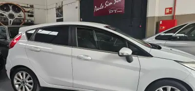 Ford Fiesta 2015 - 6990 EUR, 185000 km - AUTO.MOTO.pt - 185000km - foto 2 de 17