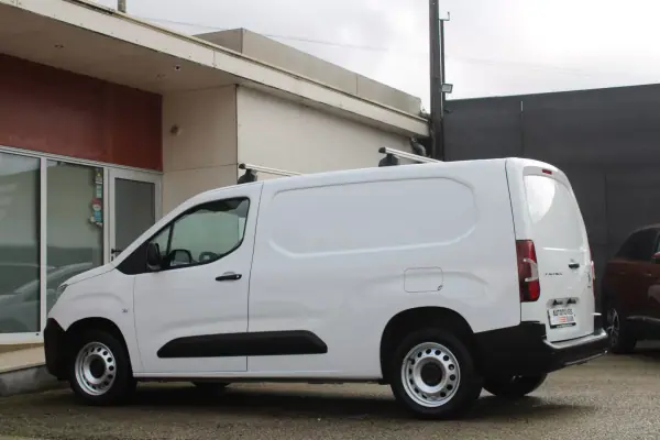 Peugeot Partner 1.5 BlueHDI Longa c/Barras Tejadilho 2021 - 14990 EUR, 117000 km - AUTO.MOTO.pt - 117000km - foto 10 de 19