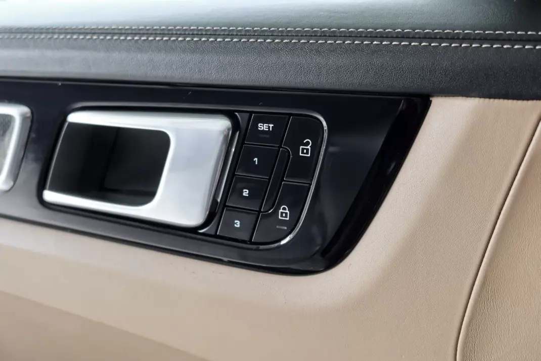 Porsche Cayenne Coupé 2021 - 120000 EUR, 93815 km - AUTO.MOTO.pt - 93815km - foto 19 de 22