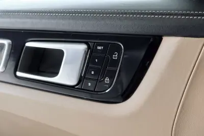 Porsche Cayenne Coupé 2021 - 120000 EUR, 93815 km - AUTO.MOTO.pt - 93815km - foto 19 de 22