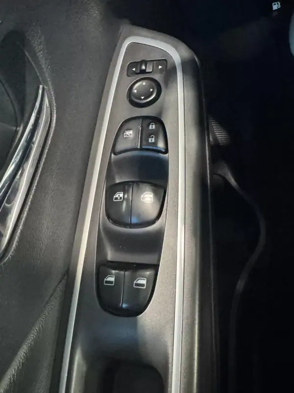 Nissan Micra 2020 - 15750 EUR, 79824 km - AUTO.MOTO.pt - 79824km - foto 7 de 16