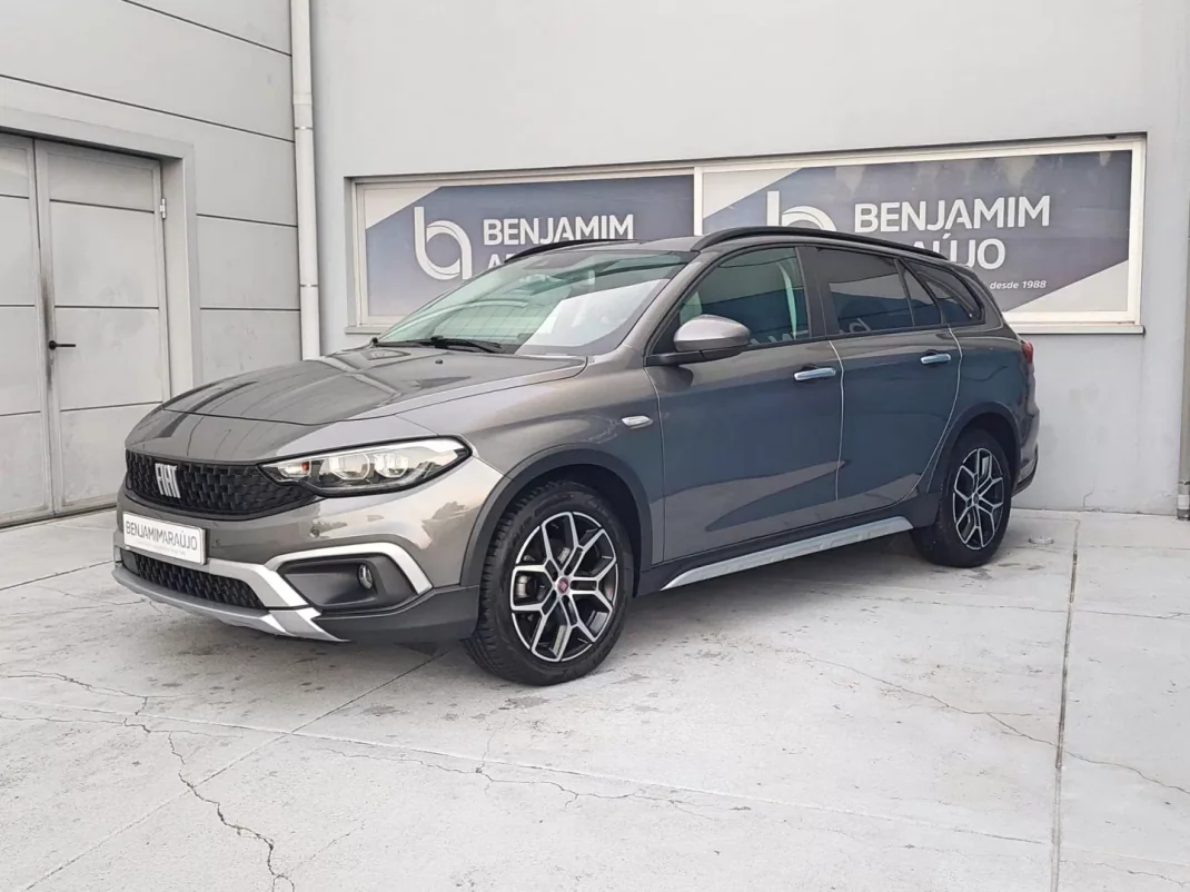 Fiat Tipo Station Wagon Cross 2023 - 19900 EUR, 15112 km - AUTO.MOTO.pt - 15112km - foto 3 de 27