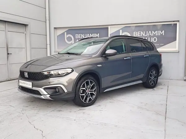 Fiat Tipo Station Wagon Cross 2023 - 19900 EUR, 15112 km - AUTO.MOTO.pt - 15112km - foto 3 de 27