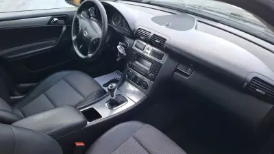 Mercedes-Benz C 220 2006 - 10950 EUR, 288000 km - AUTO.MOTO.pt - 288000km - foto 9 de 15