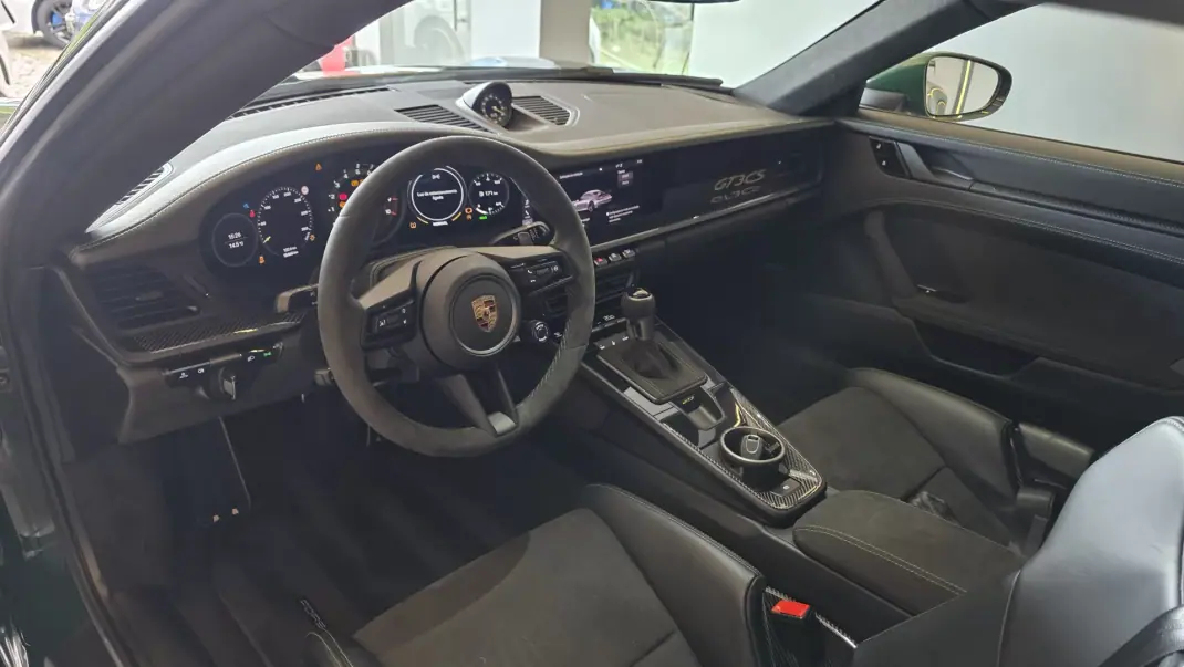 Porsche 992 2021 - 235000 EUR, 15666 km - AUTO.MOTO.pt - 15666km - foto 44 de 61